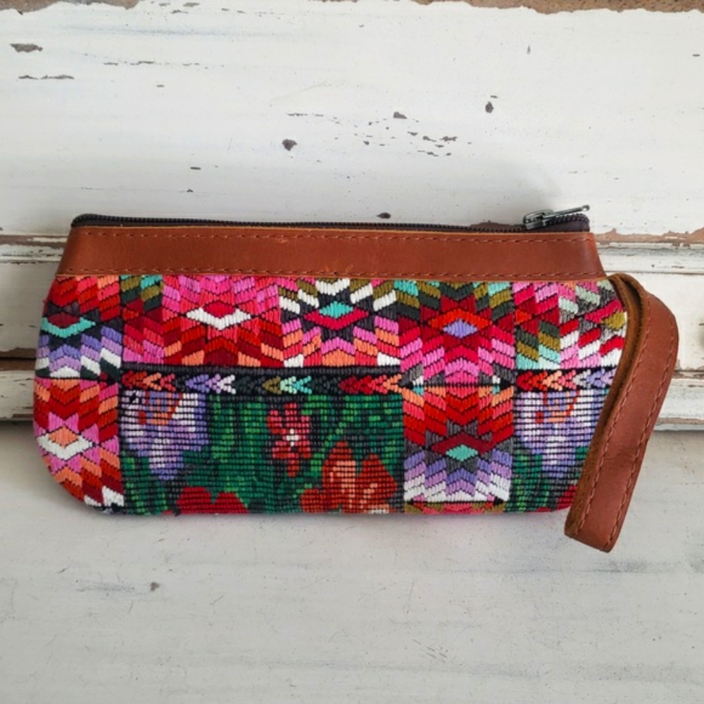 Nena & Co Artisan Wristlet - Picture 3 of 6